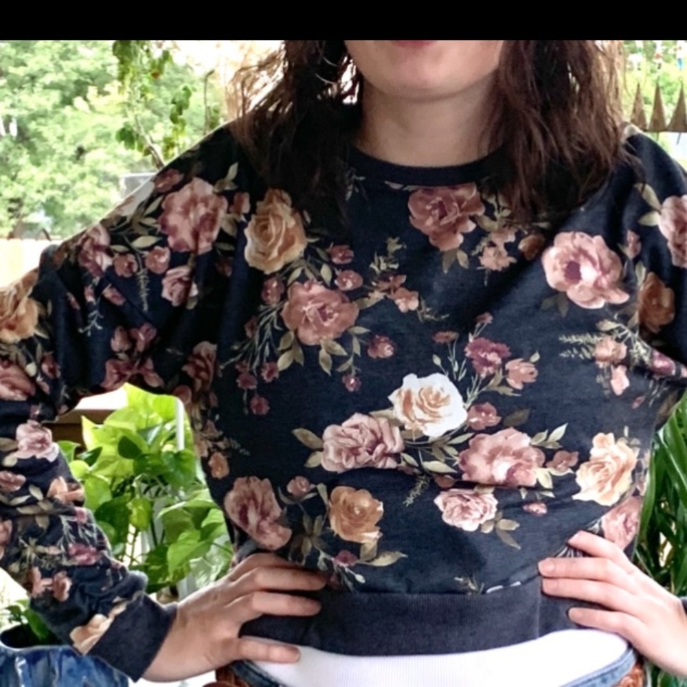 Gray & Antique Roses Floral Long Sleeve Top